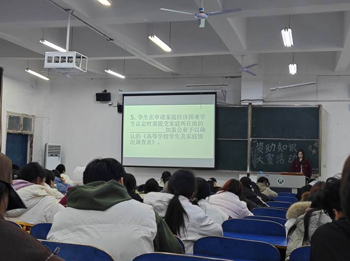 会议室里的人们 AI 生成的内容可能不正确。